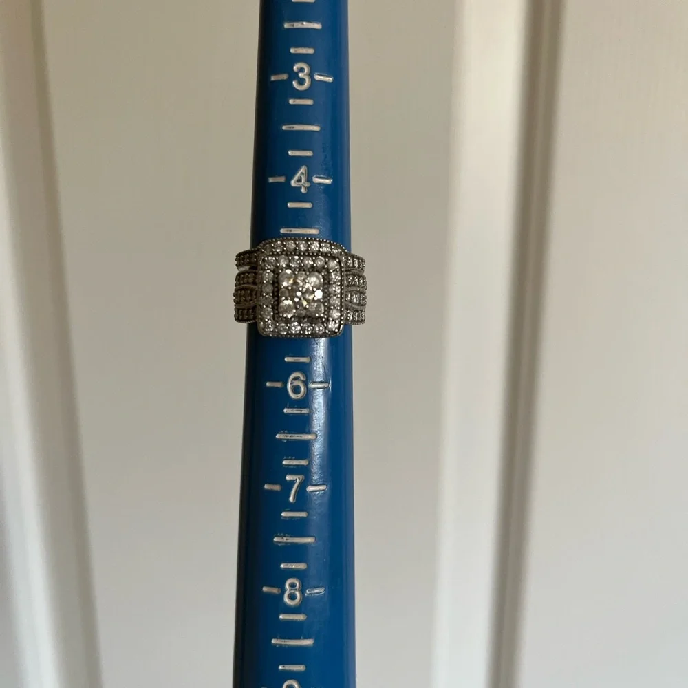 BEAUTIFUL ZALES WEDDING RING SET SIZE 5 - Picture 8 of 11